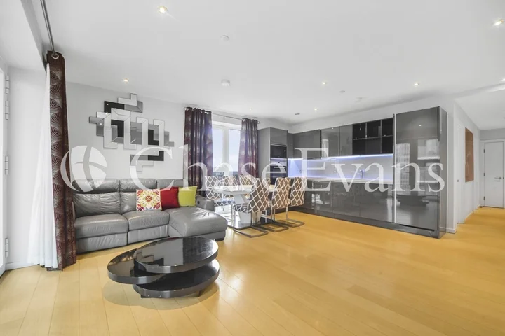 Flat Waterden Road in Greater London