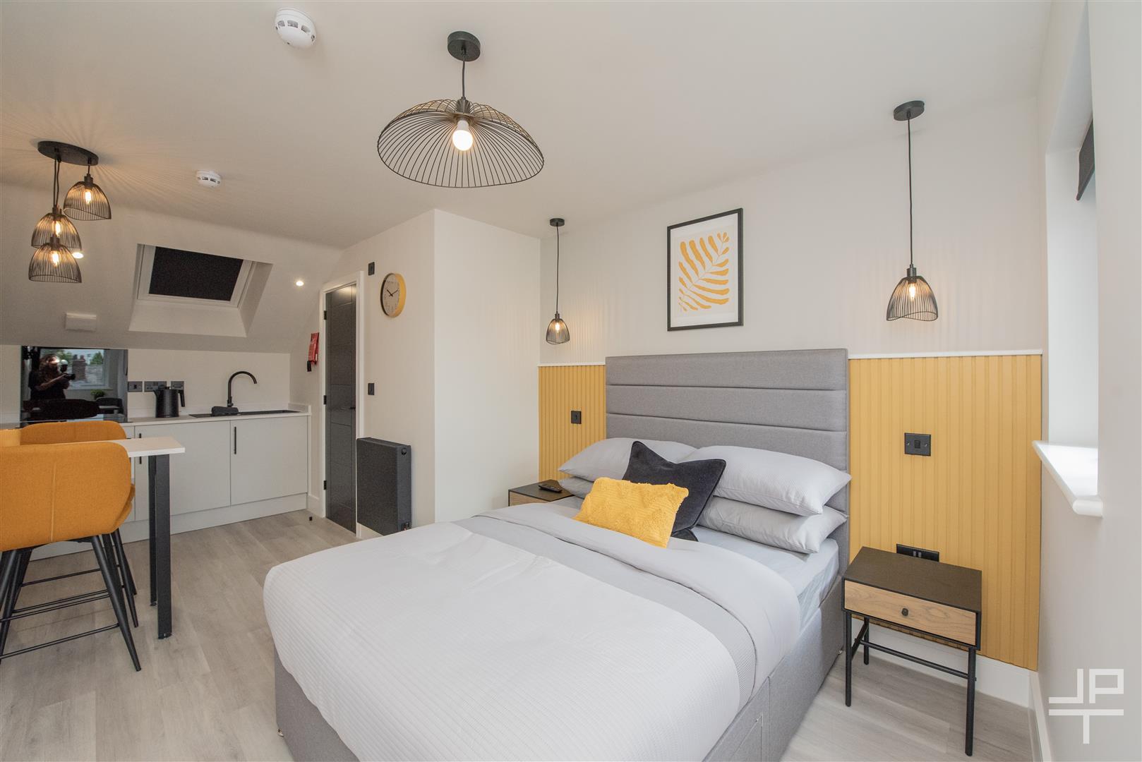 Room Willis Street in Warrington