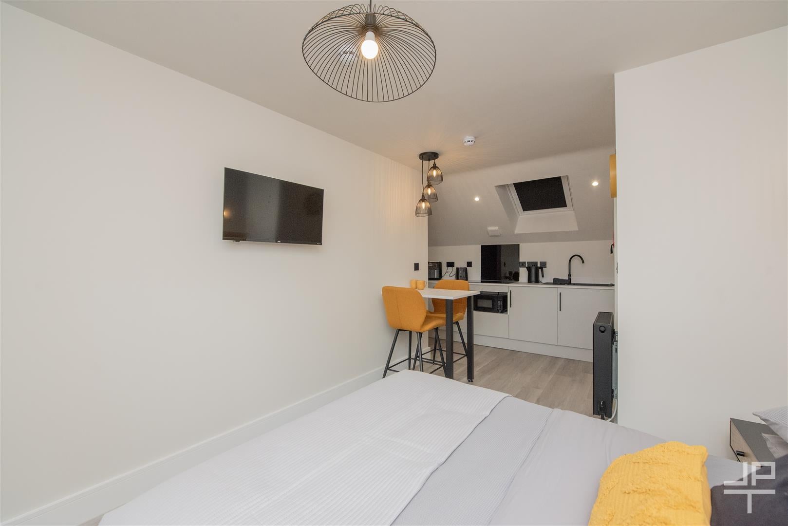 Room Willis Street in Warrington