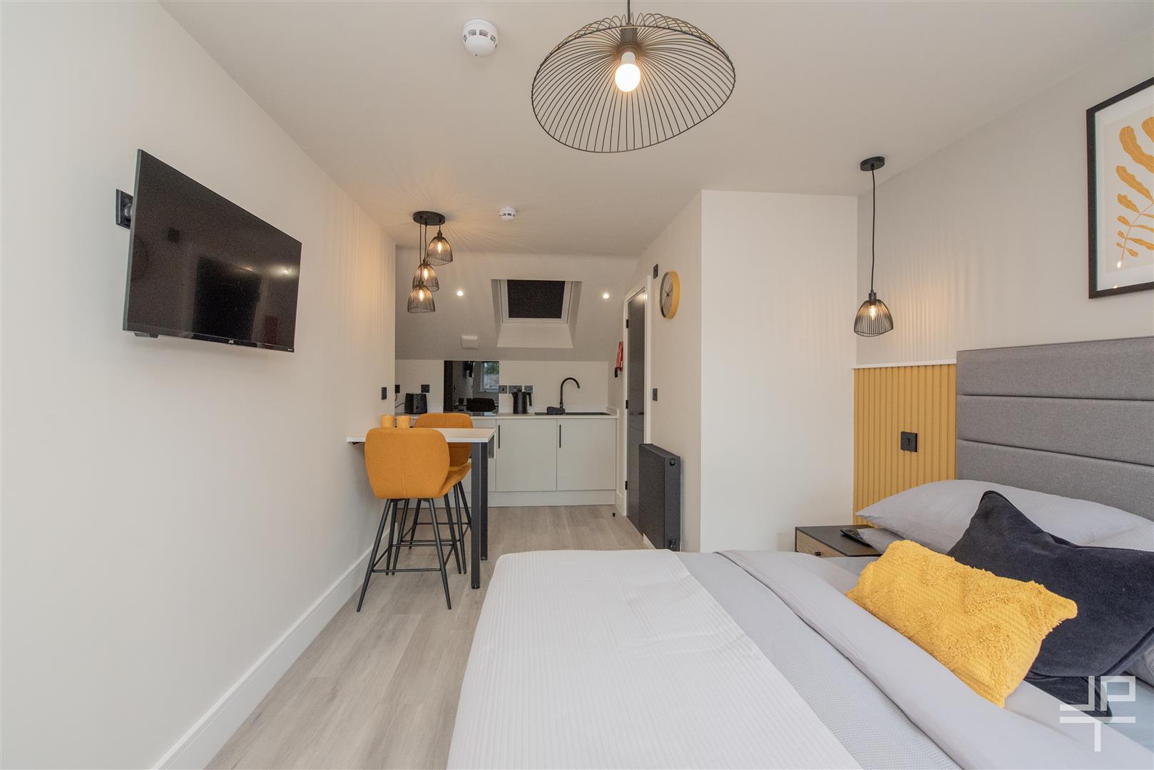 Room Willis Street in Warrington