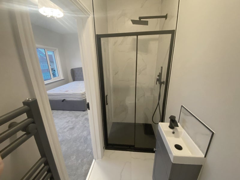 Room Edgar Road in Greater London