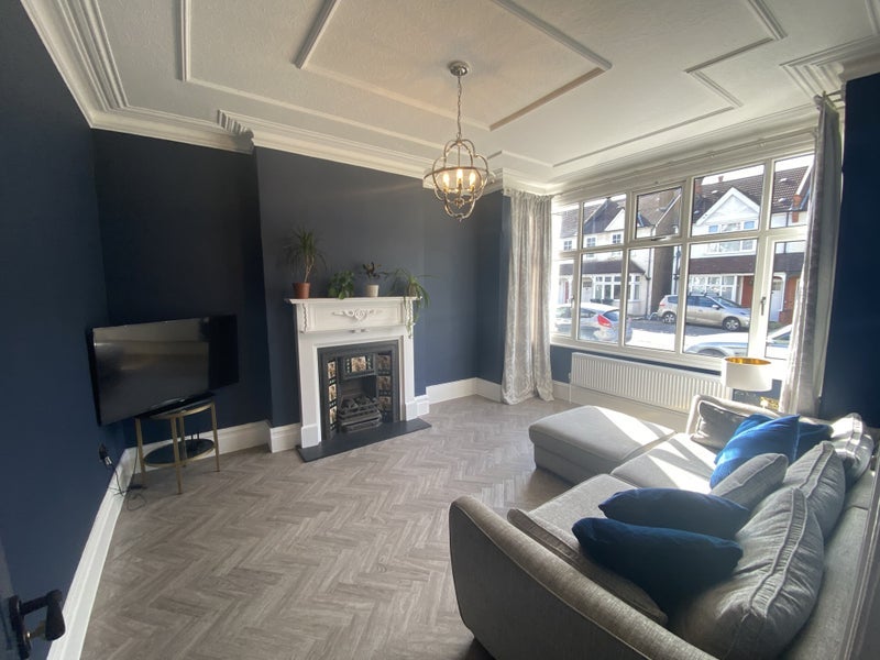 Room Edgar Road in Greater London