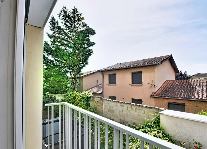 Appartement Rue Louis Aulagne à Oullins-Pierre-Bénite