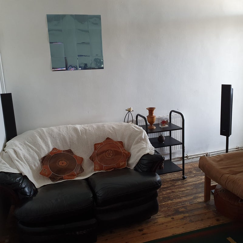 Room Wyndham Road in Greater London