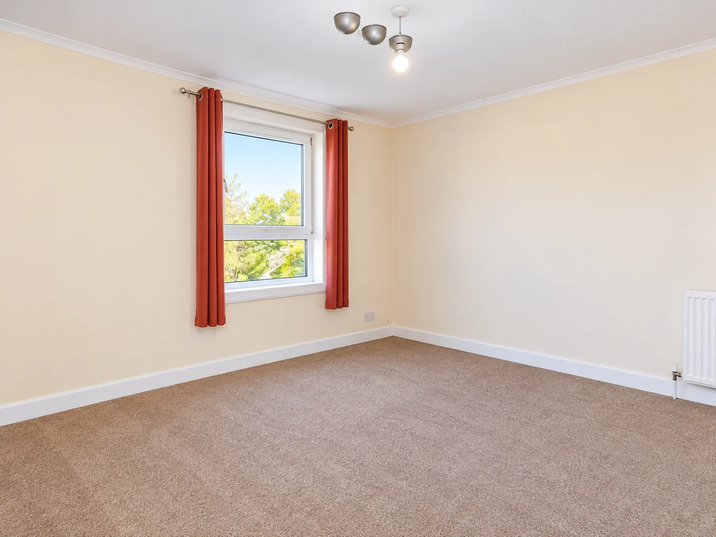 Flat Kingsknowe Court in City of Edinburgh