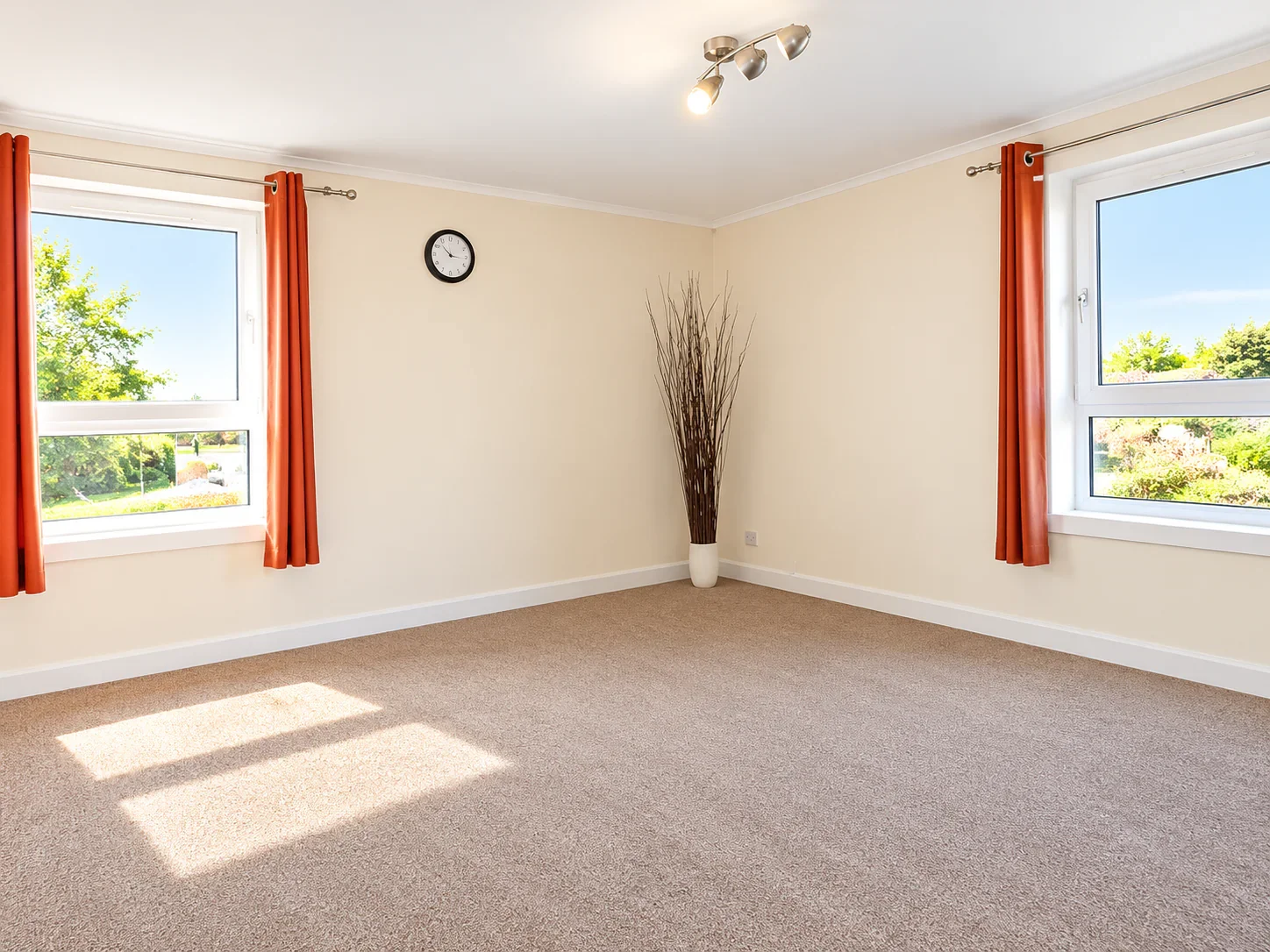 Flat Kingsknowe Court in City of Edinburgh