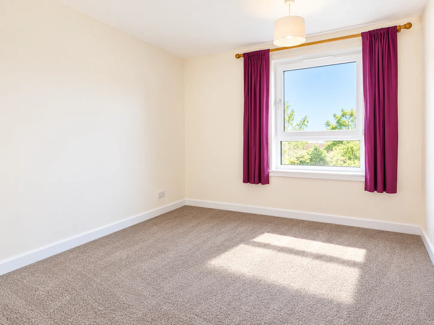 Flat Kingsknowe Court in City of Edinburgh