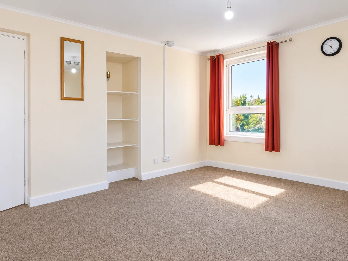 Flat Kingsknowe Court in City of Edinburgh