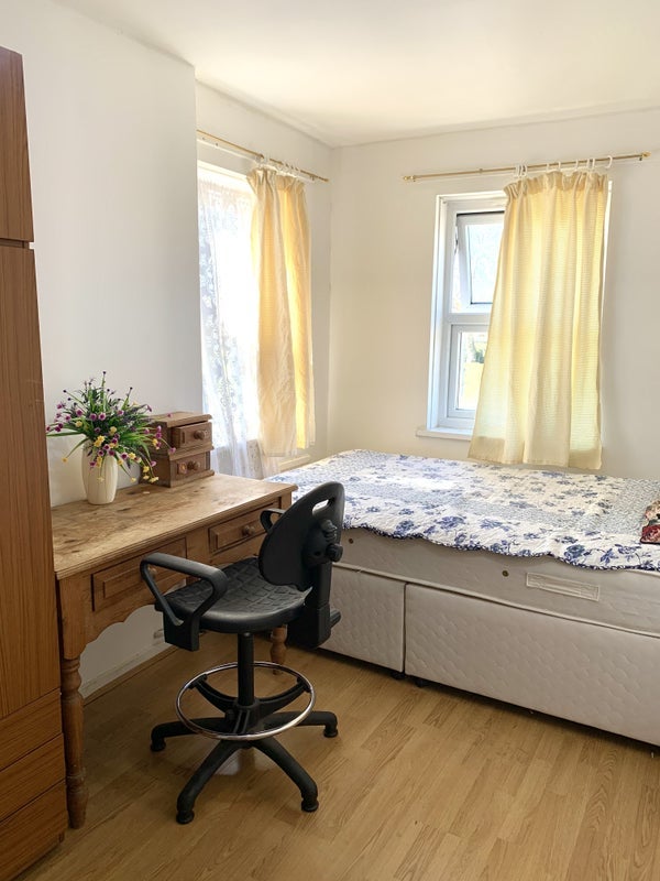 Room Savoy Close in Greater London