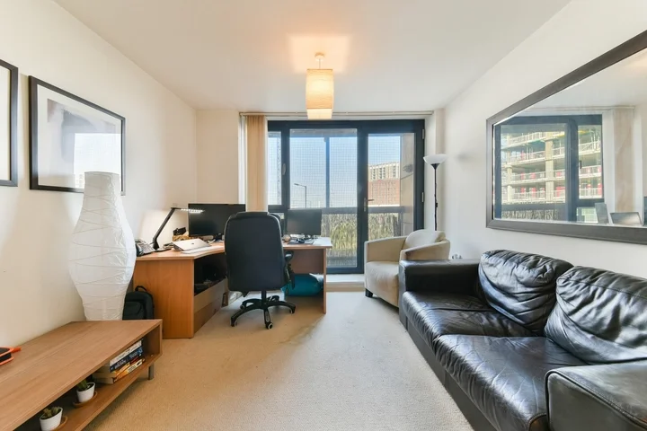 Flat Silvertown Way in Greater London