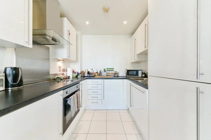 Flat Silvertown Way in Greater London