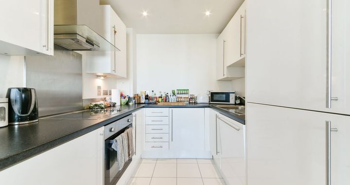 Flat Silvertown Way in Greater London