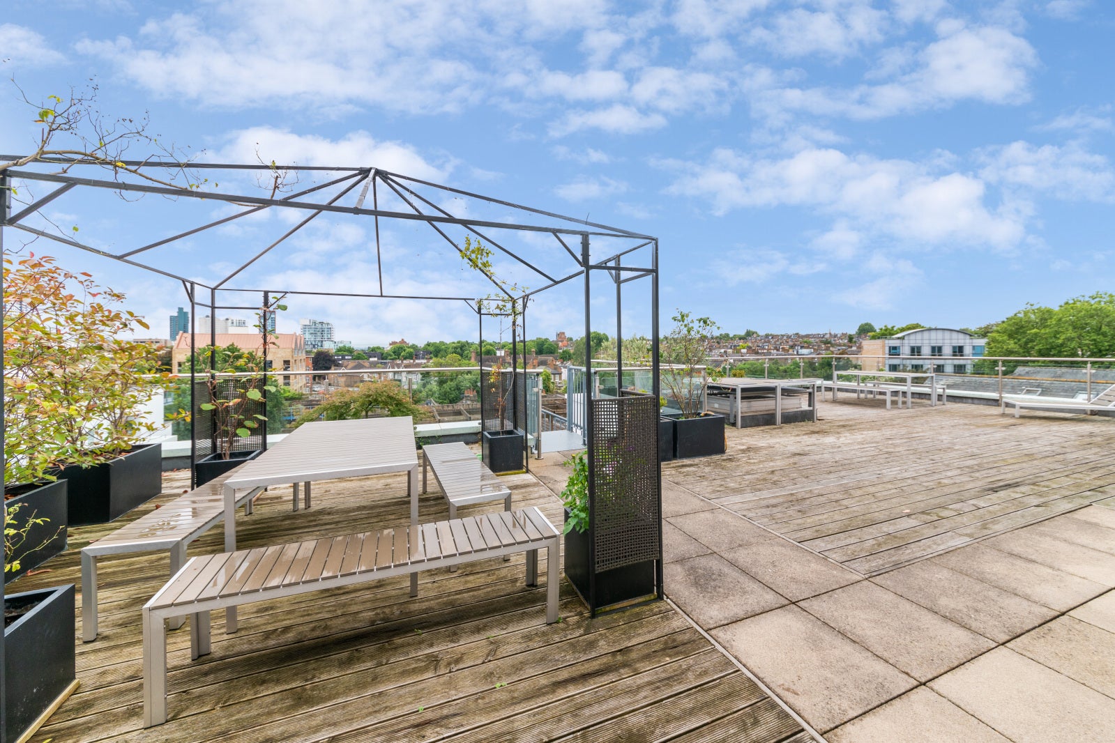 Flat Point Pleasant in Greater London