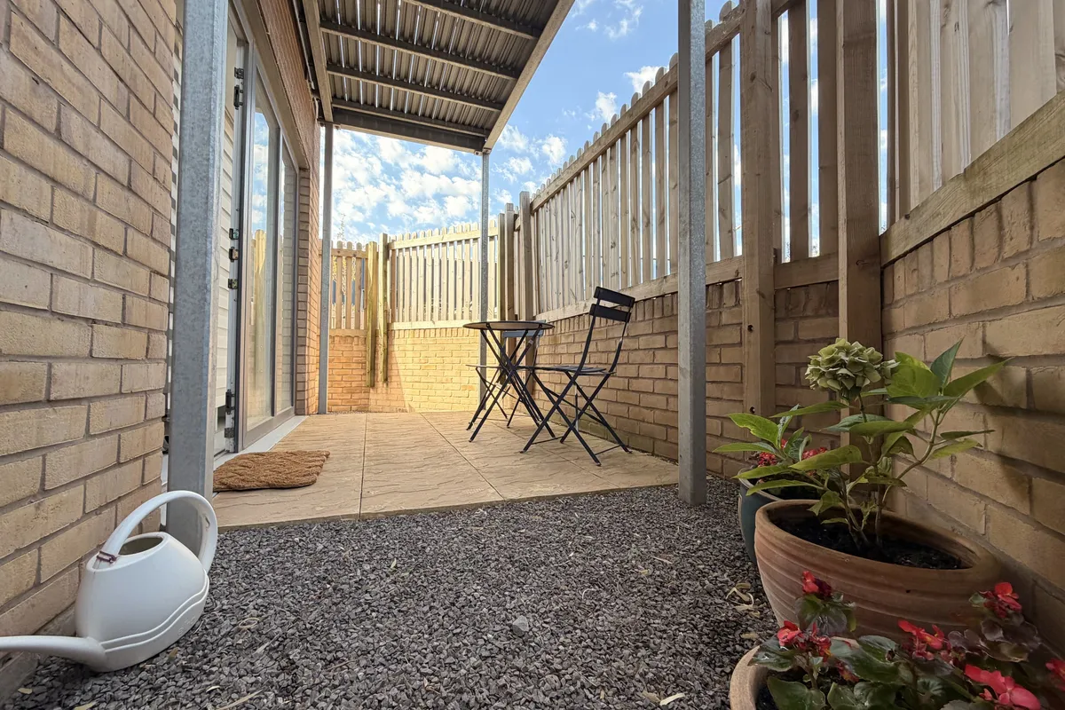 Flat Flatts Close in Harry Stoke