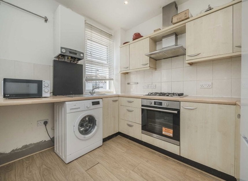Flat Northfield Avenue in Greater London