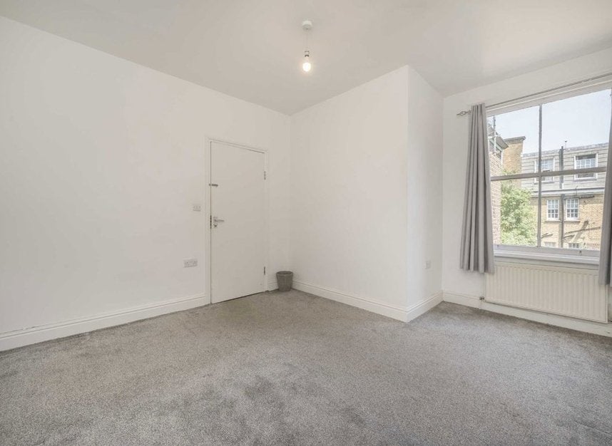 Flat Northfield Avenue in Greater London