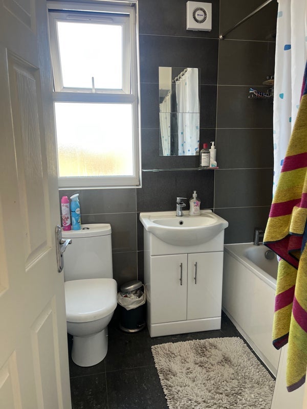 Room Apsley Road in Greater London
