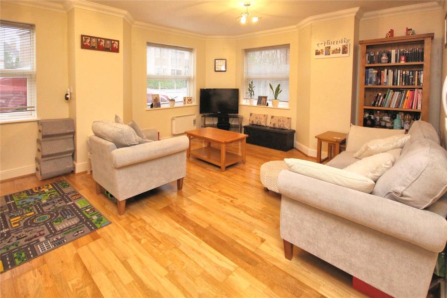 Flat Goldsworth Road in Woking