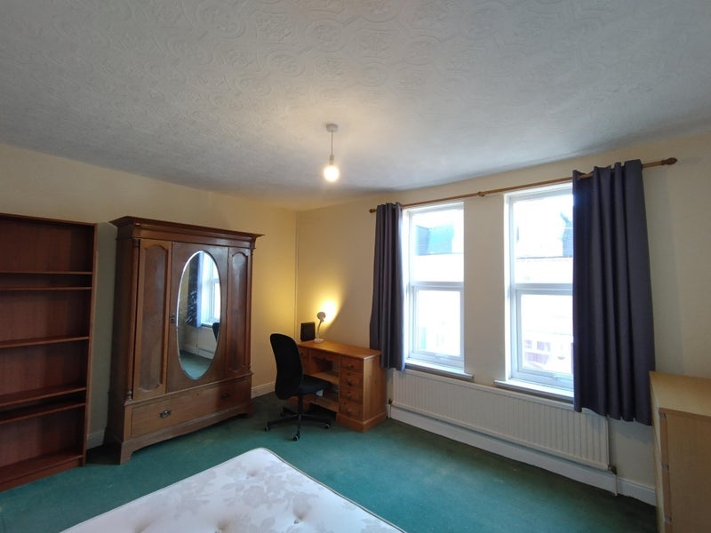 Room Exeter Road in Nottingham