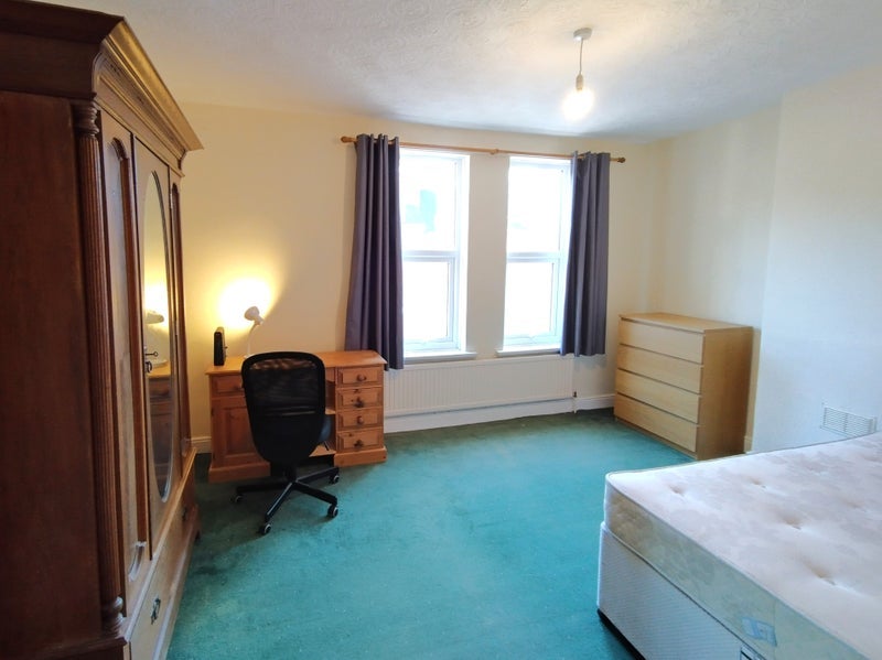 Room Exeter Road in Nottingham