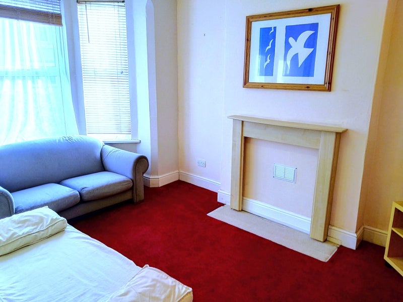 Room Exeter Road in Nottingham
