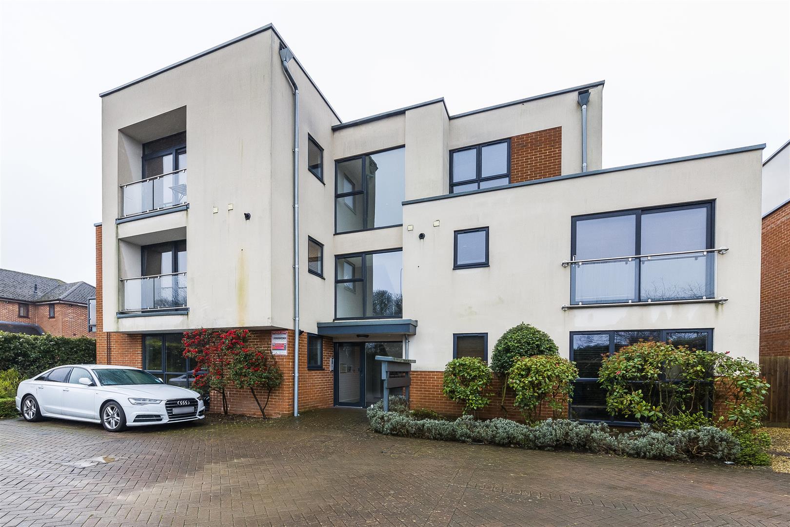 Flat St Paul's Crescent in Vale of White Horse