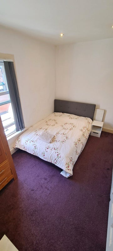 Room Renfrew Street in Liverpool