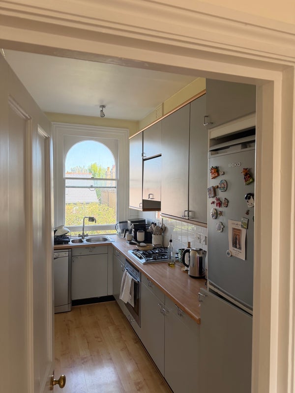 Room Wandle Road in Greater London