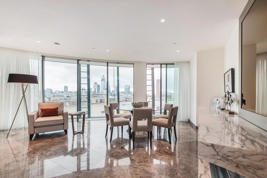 Flat Hatfields in Greater London