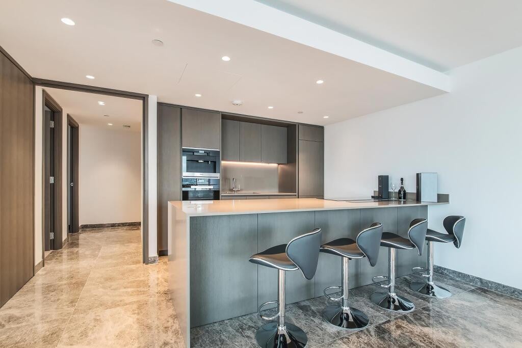 Flat Hatfields in Greater London
