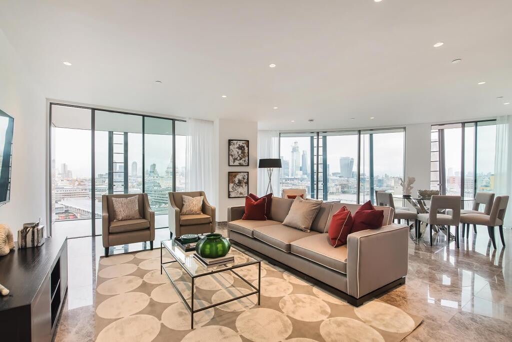 Flat Hatfields in Greater London