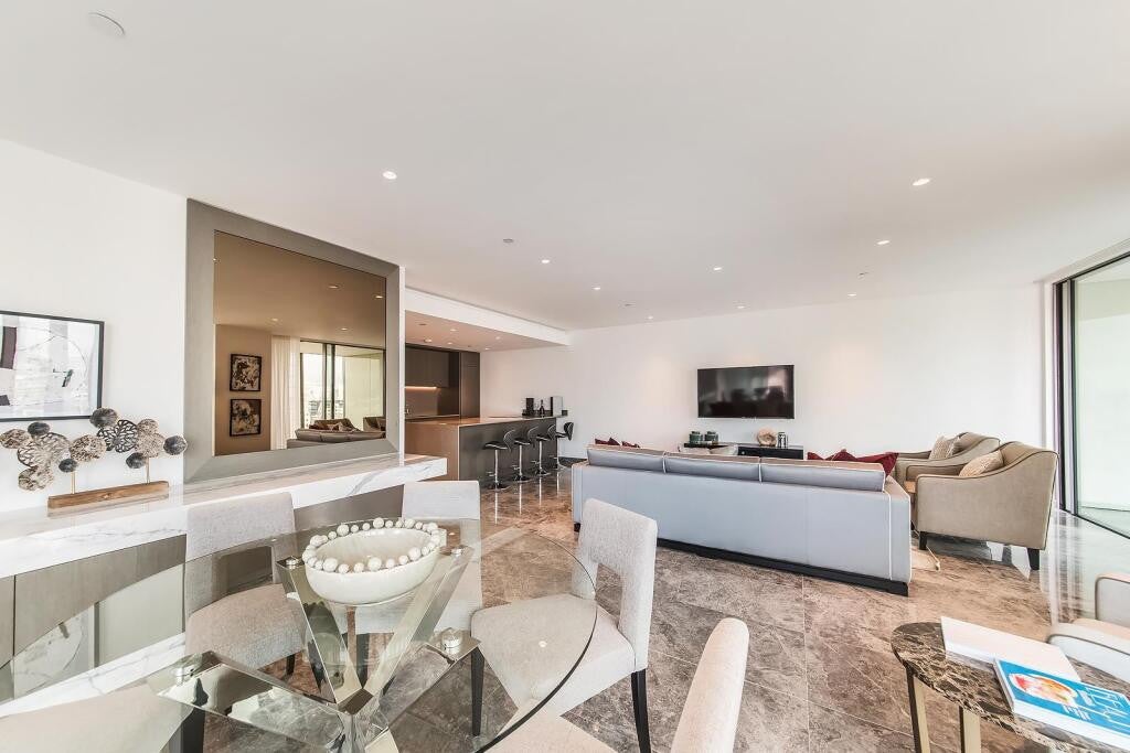 Flat Hatfields in Greater London