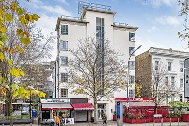Flat Rockley Court in Greater London
