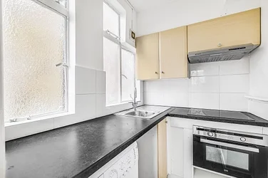 Flat Rockley Court in Greater London
