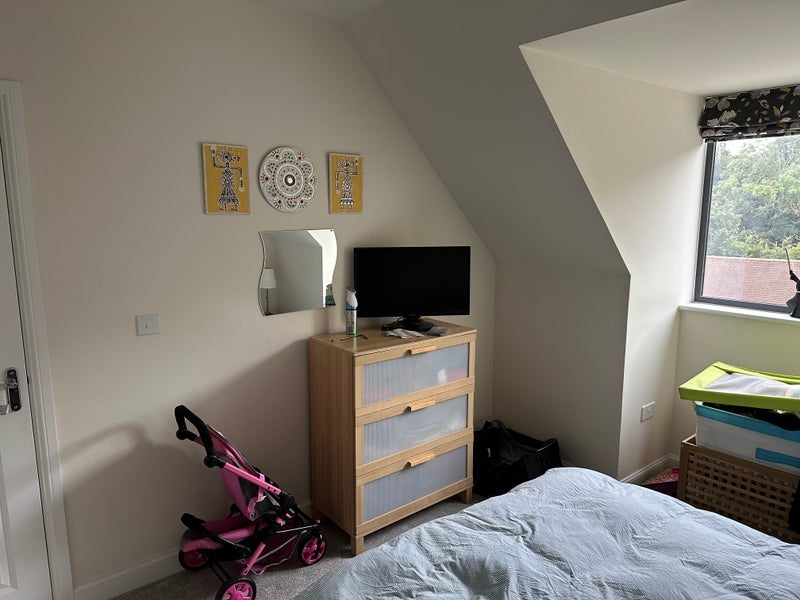 Room Charles Howell Drive in Greater London