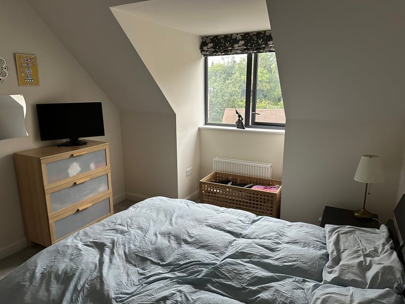 Room Charles Howell Drive in Greater London