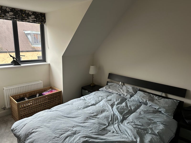 Room Charles Howell Drive in Greater London