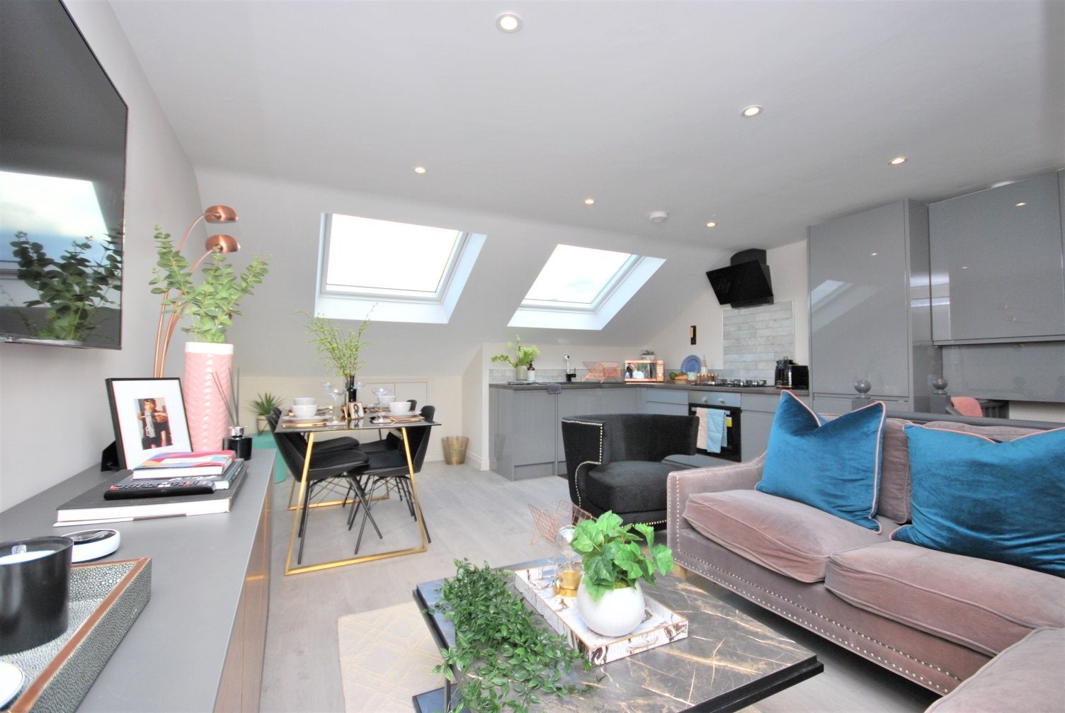 Flat Crystal Palace Road in Greater London
