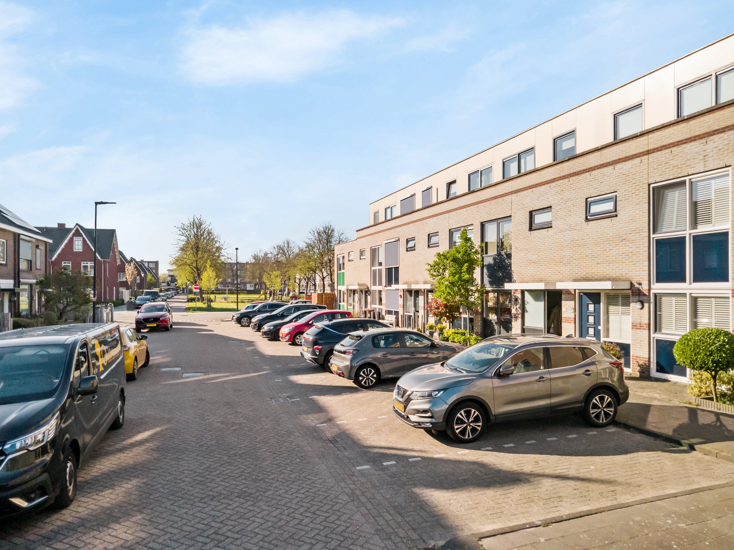 Tussenwoning te koop: Van Alphenstraat 8, Maassluis