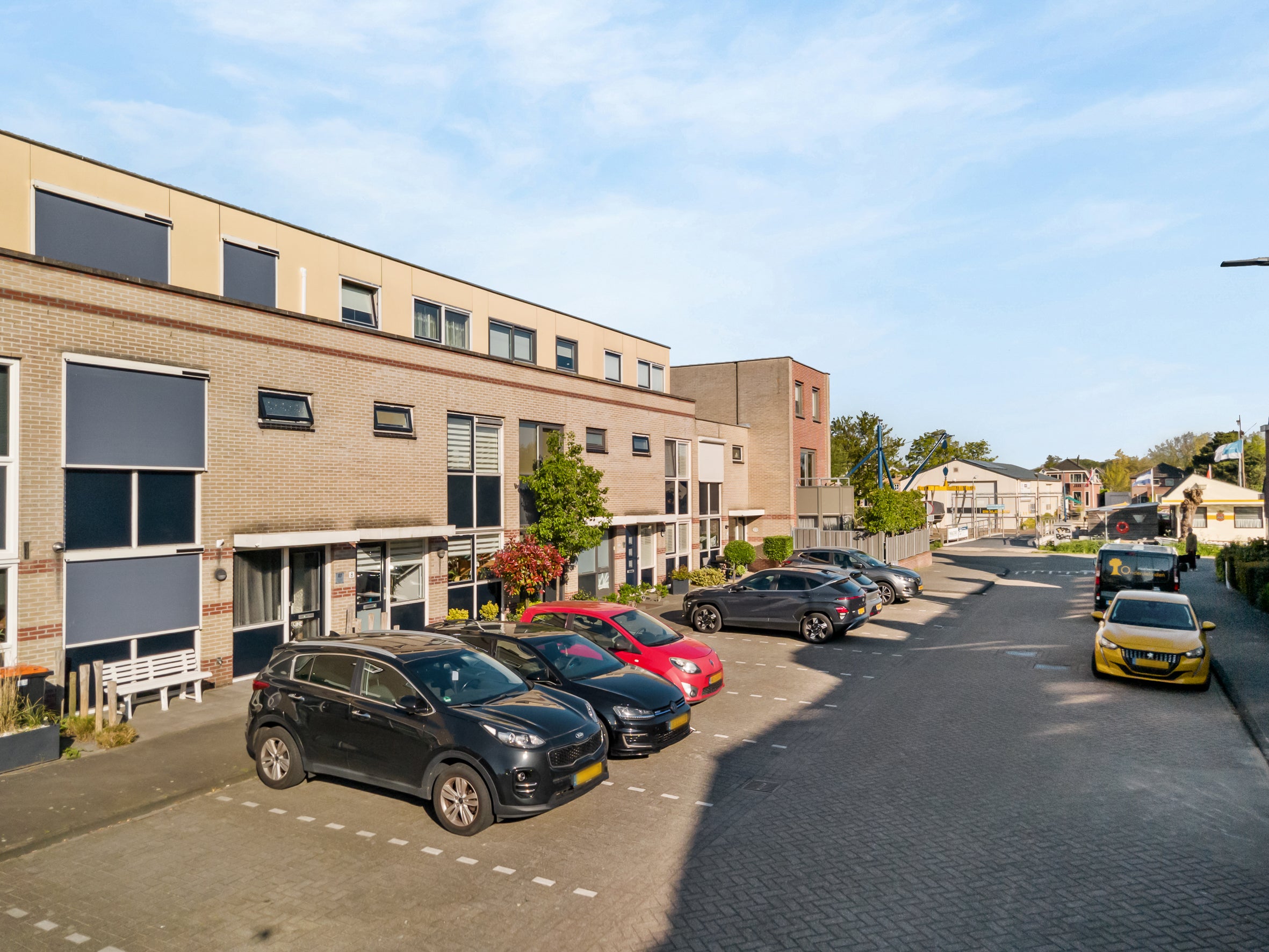 Tussenwoning te koop: Van Alphenstraat 8, Maassluis
