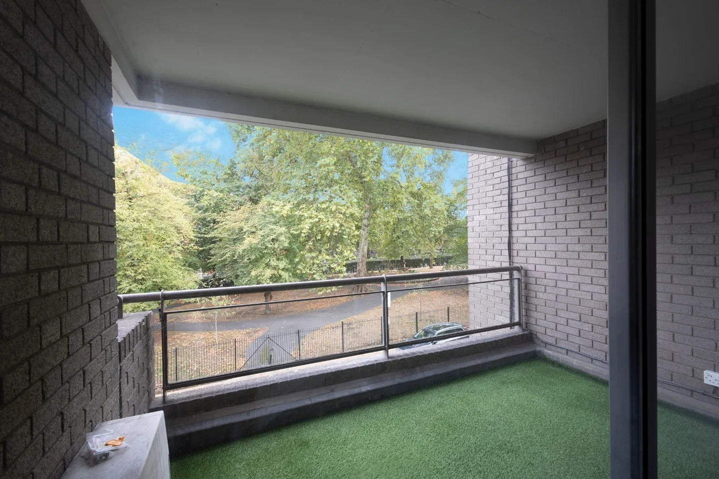 Flat Crowndale Road in Greater London