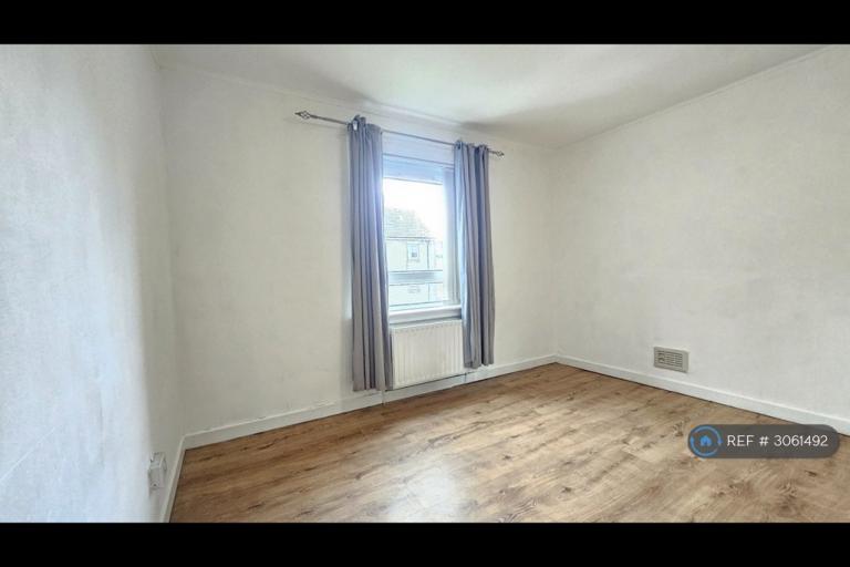 Flat Banktop Place in Johnstone