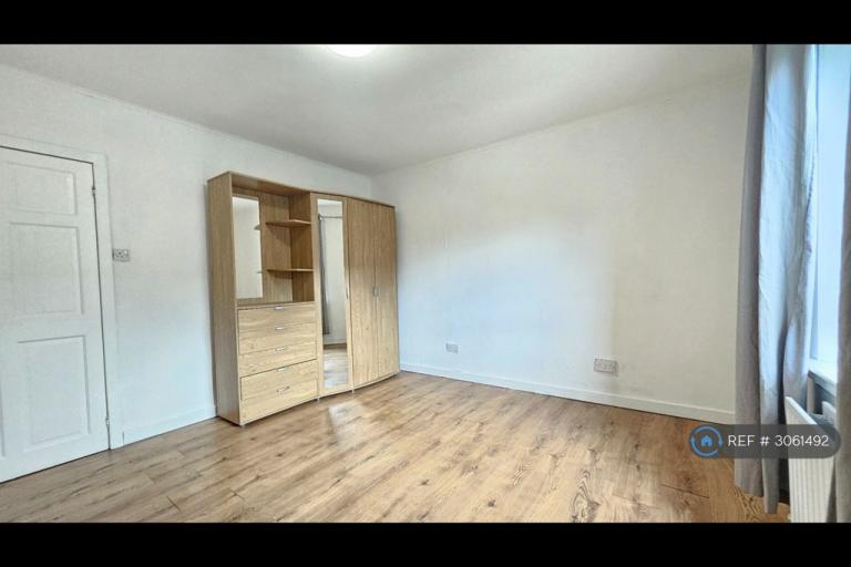Flat Banktop Place in Johnstone