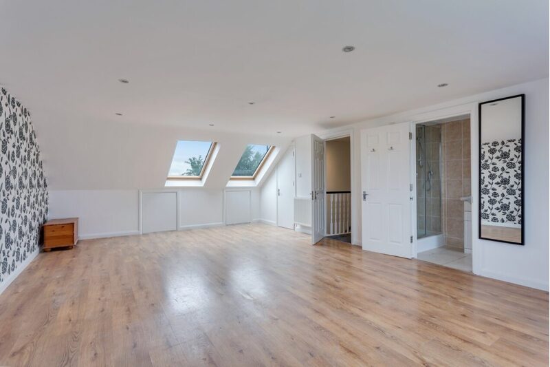 Room Park Avenue North in Greater London