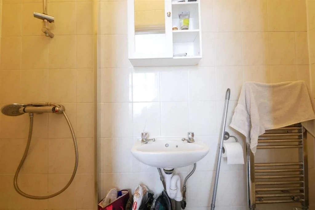 Flat Cranbrook Park in Greater London