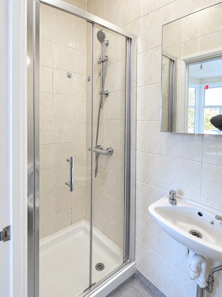 Flat Cranbrook Park in Greater London