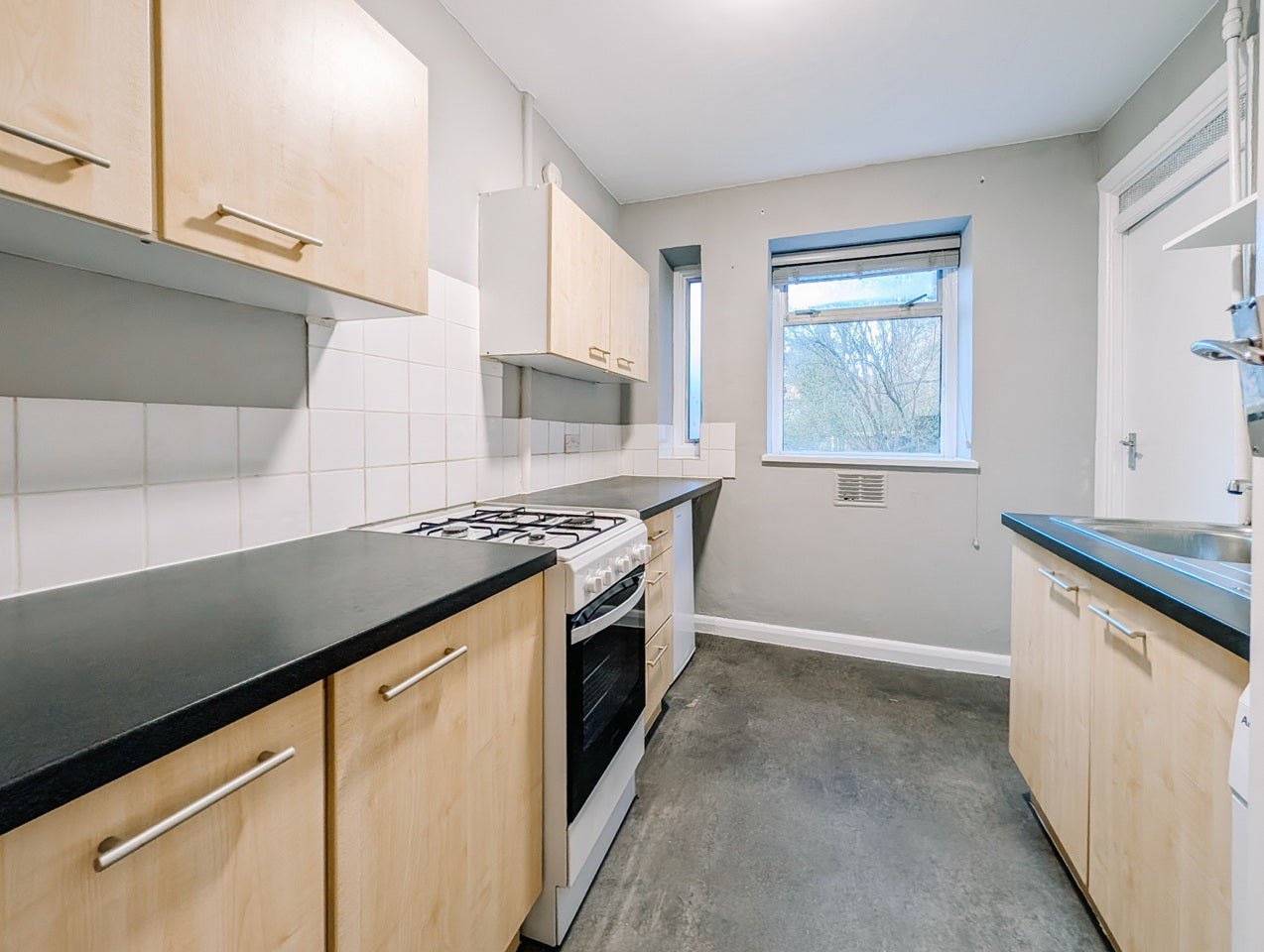 Flat Melbourne Court in Greater London