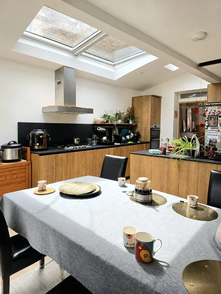 House Henslowe Road in Greater London