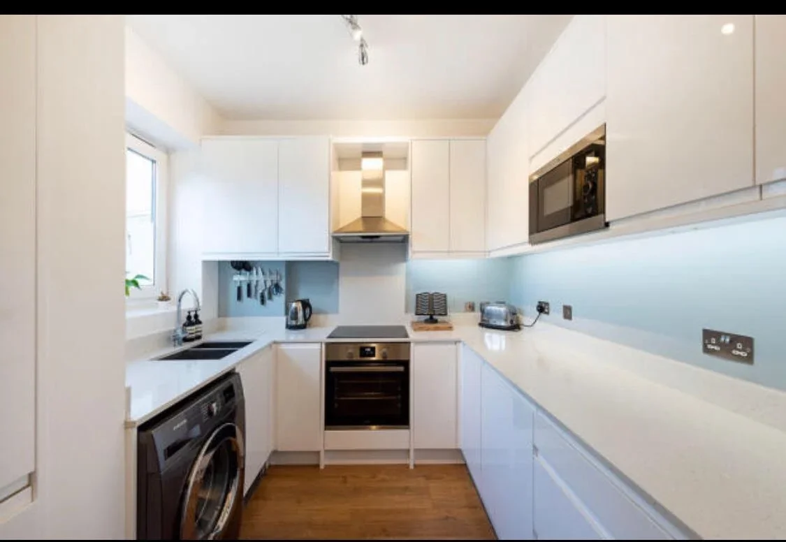 Flat Lauriston Road in Greater London
