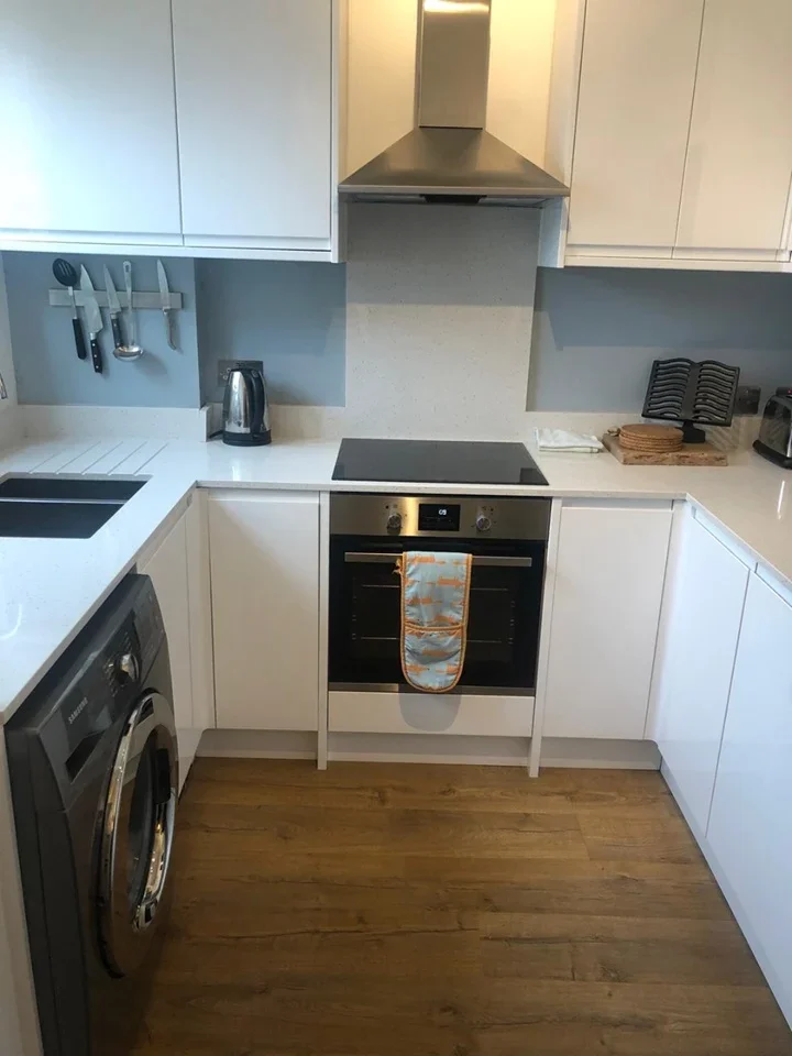 Flat Lauriston Road in Greater London